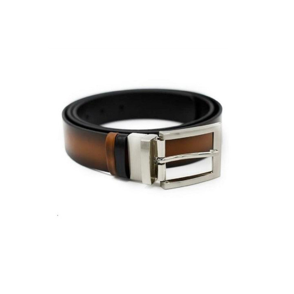 Descoperă versatilitatea și stilul suprem cu cureaua reversibilă CLK, perfectă pentru a transforma orice ținută, de la casual la elegant.