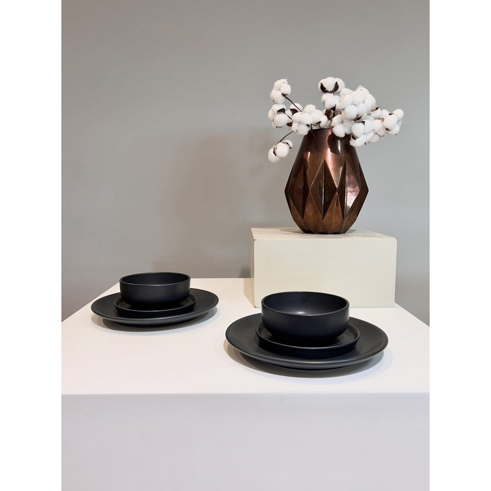Set 18 Piese Vulcano Duo: Farfurie, Platou și Bol, Ceramica Neagră Mată, Glazurate Manual