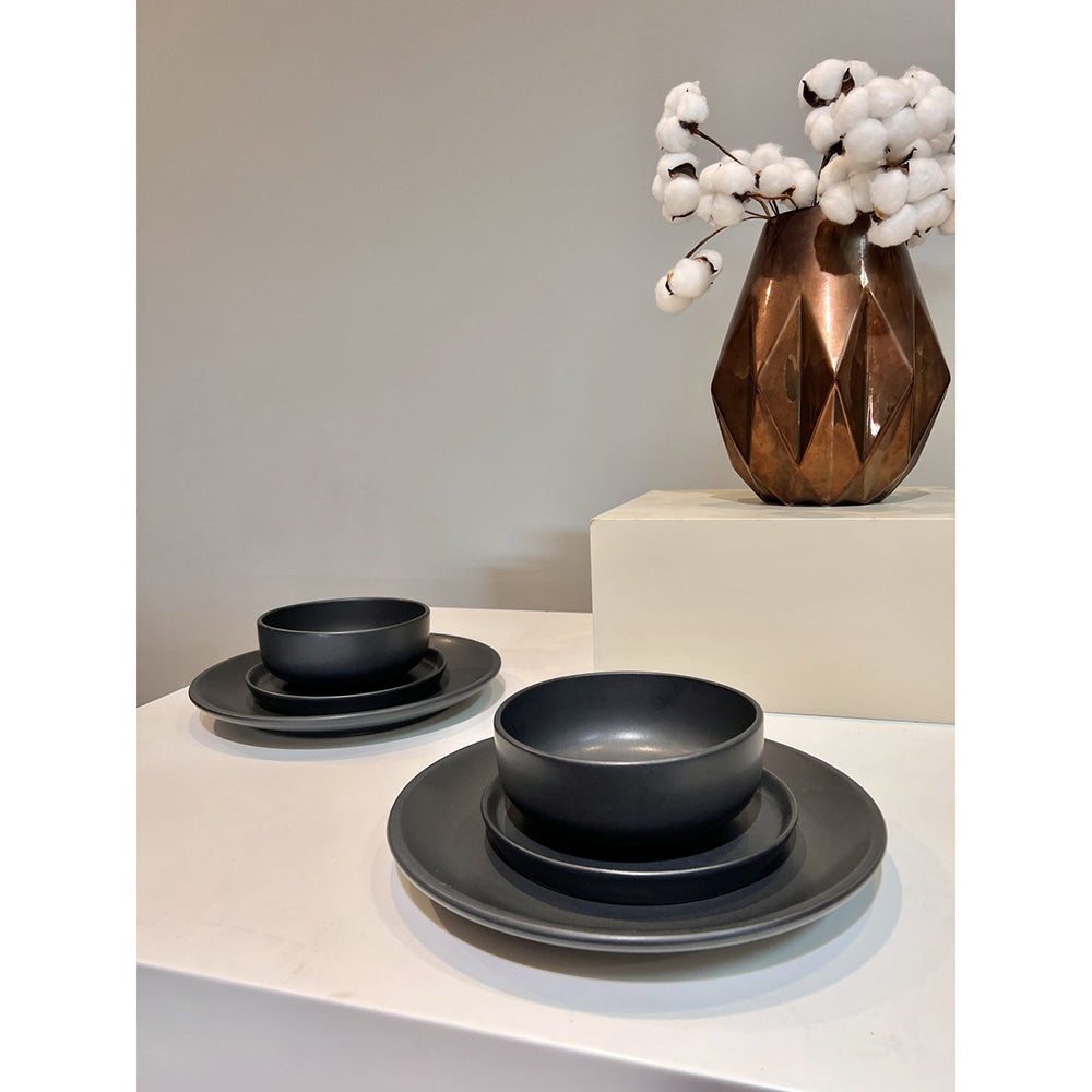 Set 18 Piese Vulcano Duo: Farfurie, Platou și Bol, Ceramica Neagră Mată, Glazurate Manual